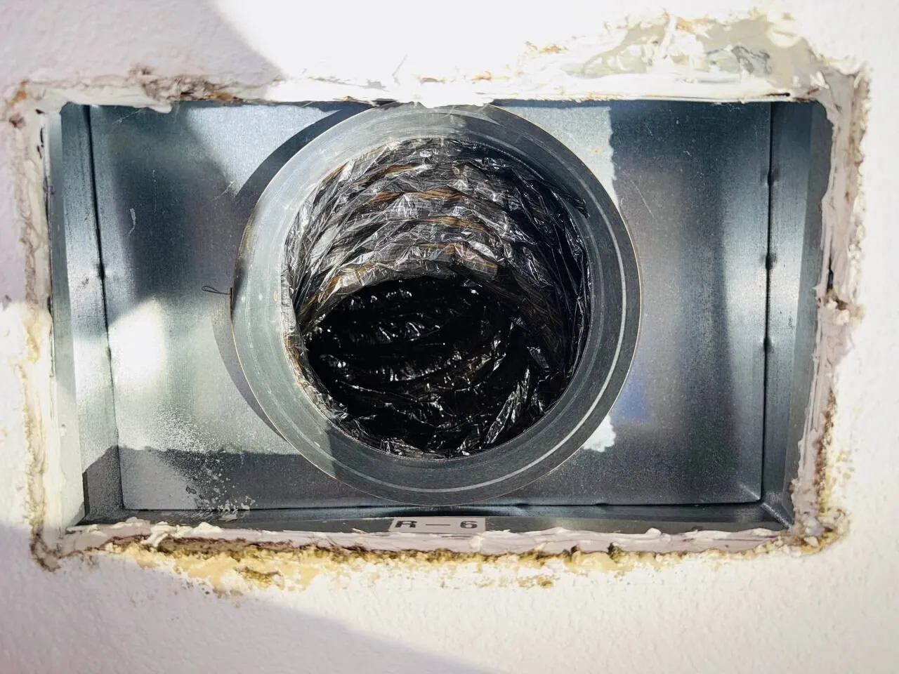 Register removed: the box and the flex duct behind it, before cleaning