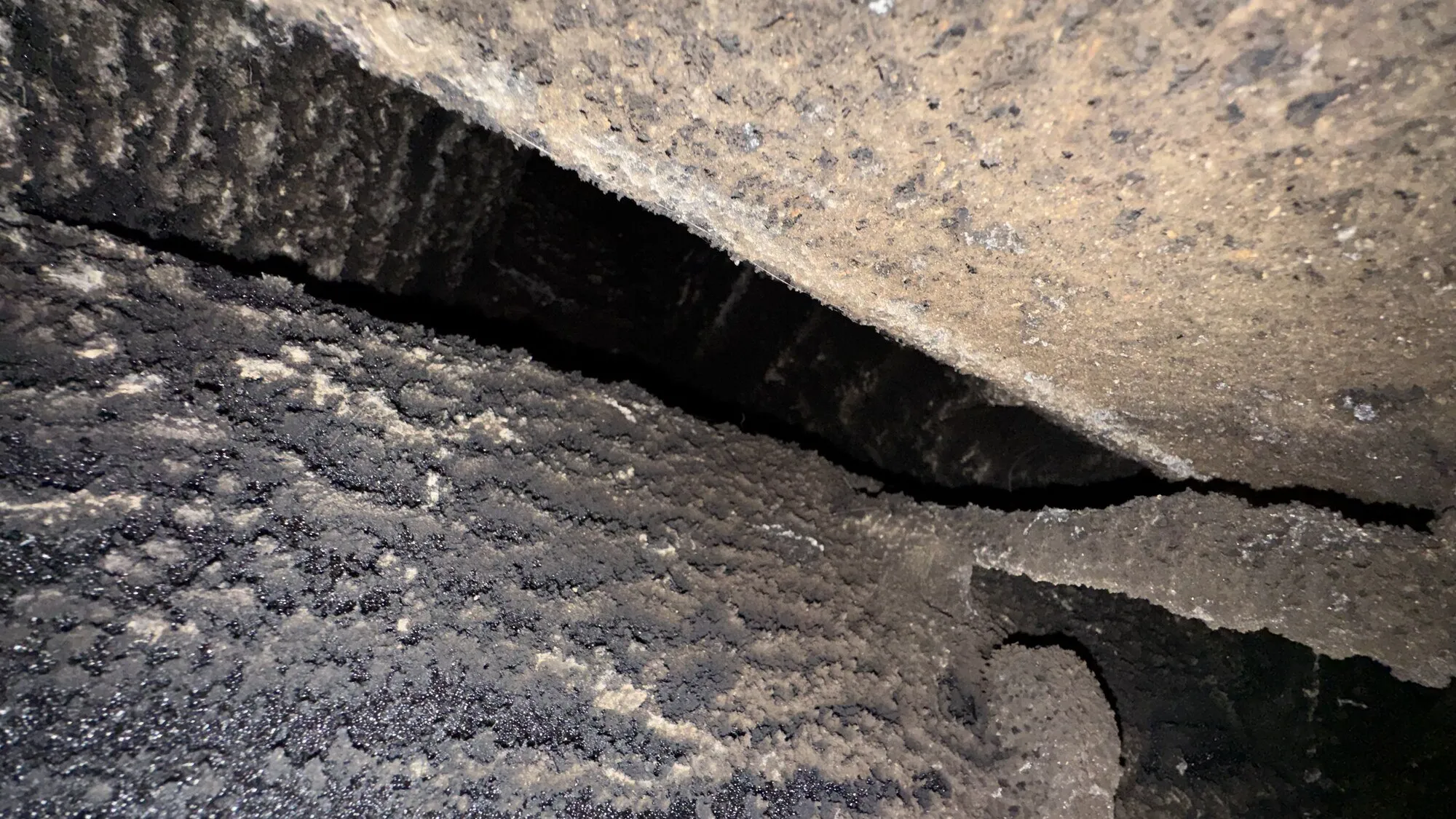 Microbial growth in air ducts: what it looks like, when it is dangerous, and who should handle it